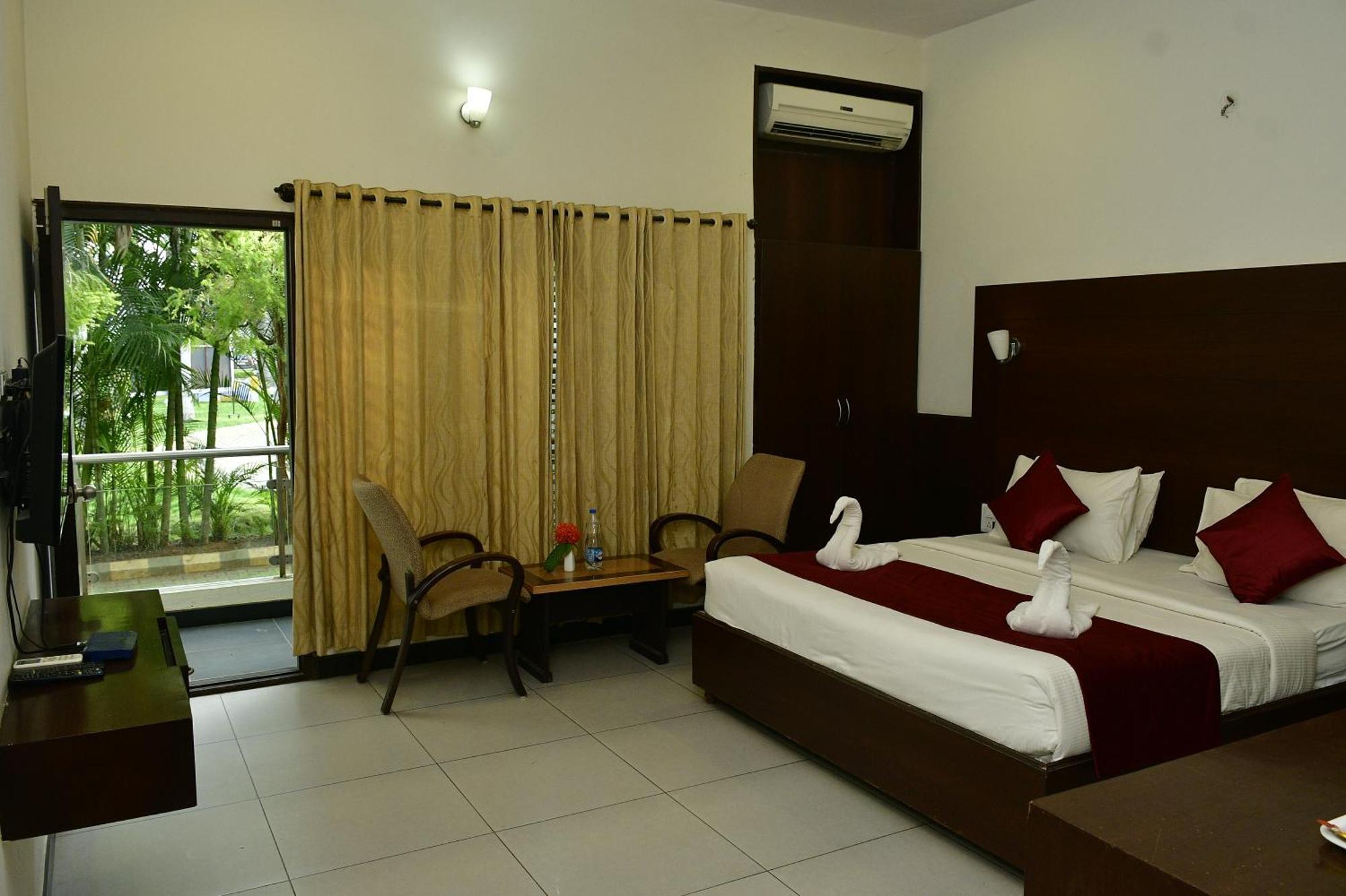 Nijaguna Resorts Chāmrājnagar Екстериор снимка